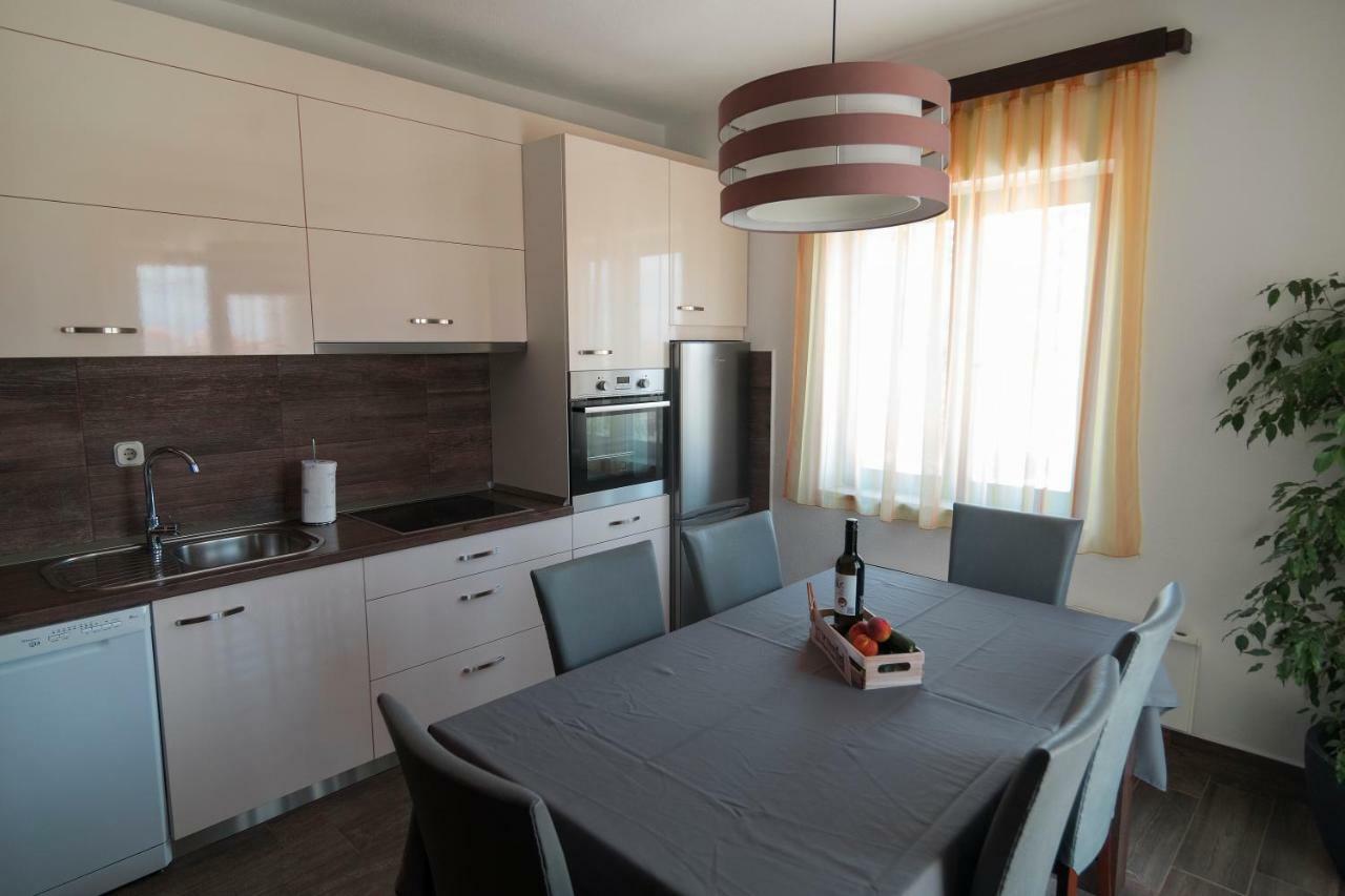 Apartments Ivana Postira Luaran gambar