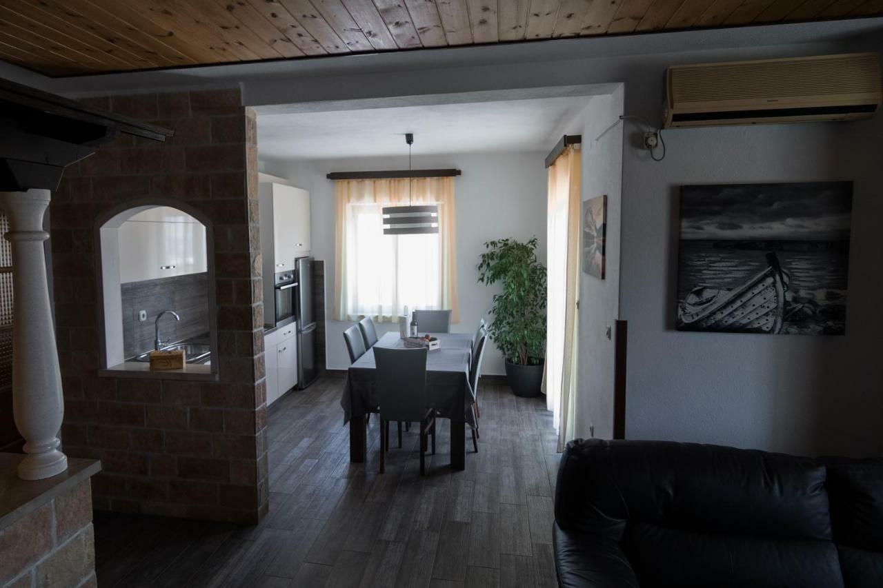 Apartments Ivana Postira Luaran gambar