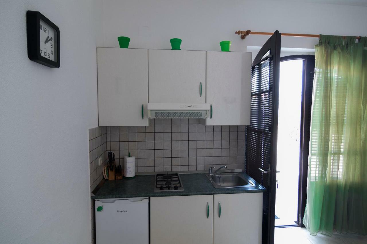 Apartments Ivana Postira Luaran gambar