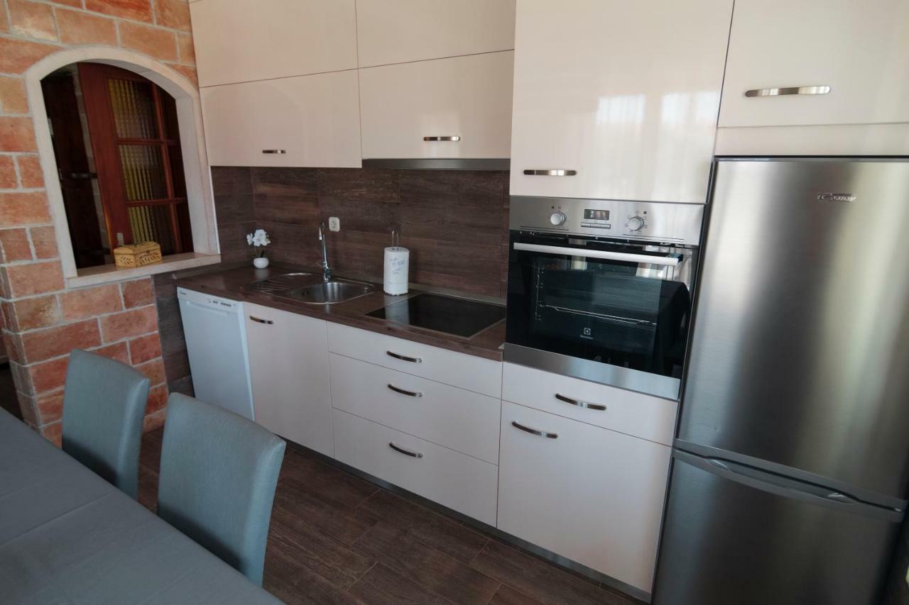 Apartments Ivana Postira Luaran gambar