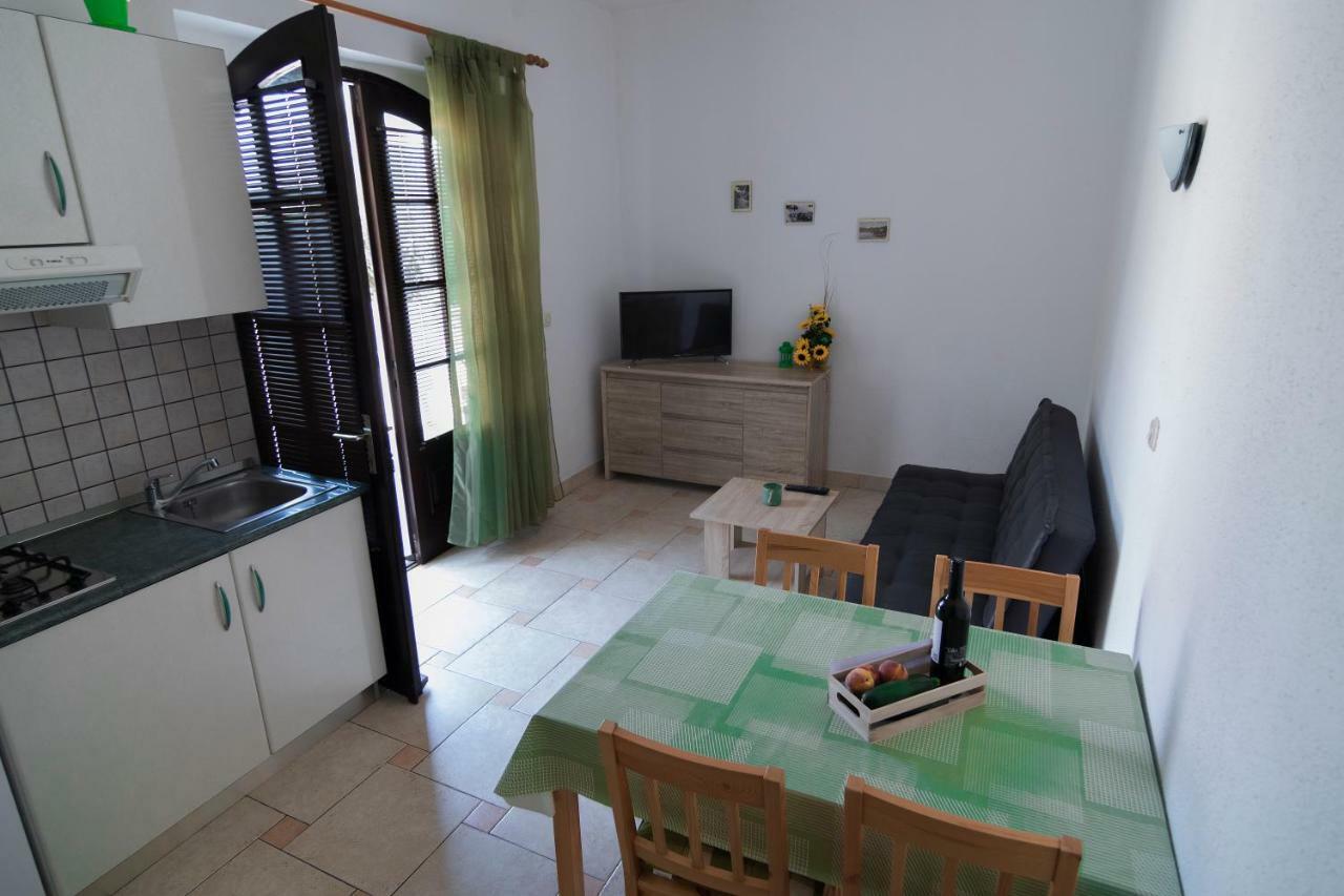 Apartments Ivana Postira Luaran gambar