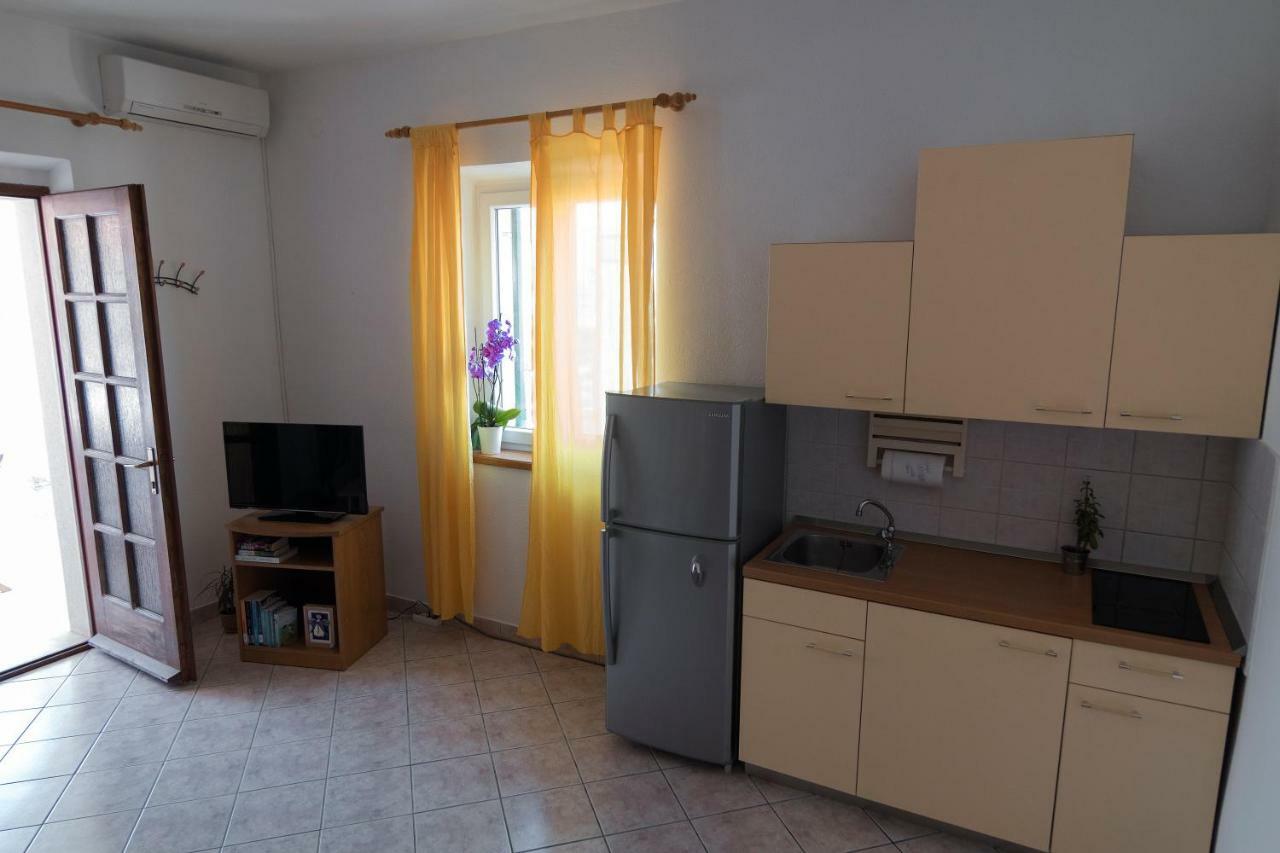 Apartments Ivana Postira Luaran gambar