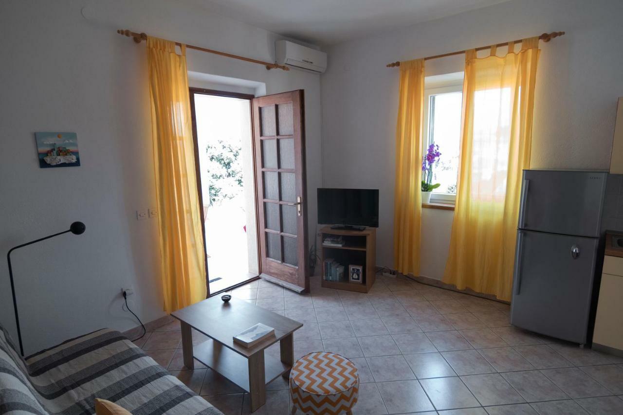 Apartments Ivana Postira Luaran gambar