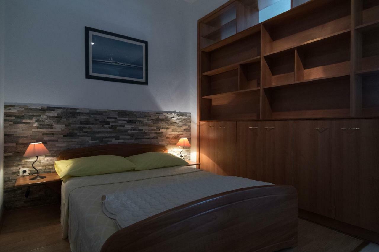 Apartments Ivana Postira Luaran gambar